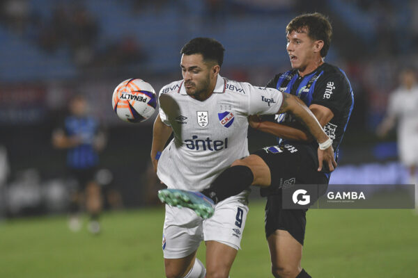 Maximiliano Gómez, de Nacional, Liga AUF Uruguaya. Estadio Centenario.
