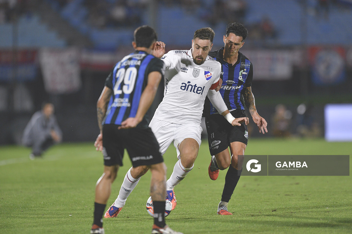 Sebastián Coates, de Nacional, Liga AUF Uruguaya. Estadio Centenario.