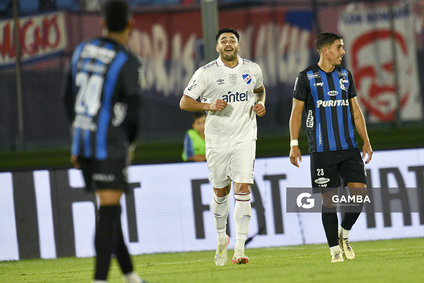Maximiliano Gómez, de Nacional, Liga AUF Uruguaya. Estadio Centenario.