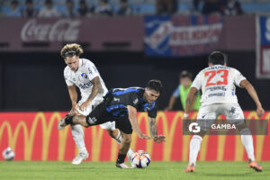Ezequiel Olivera, de Liverpool, Liga AUF Uruguaya. Estadio Centenario.