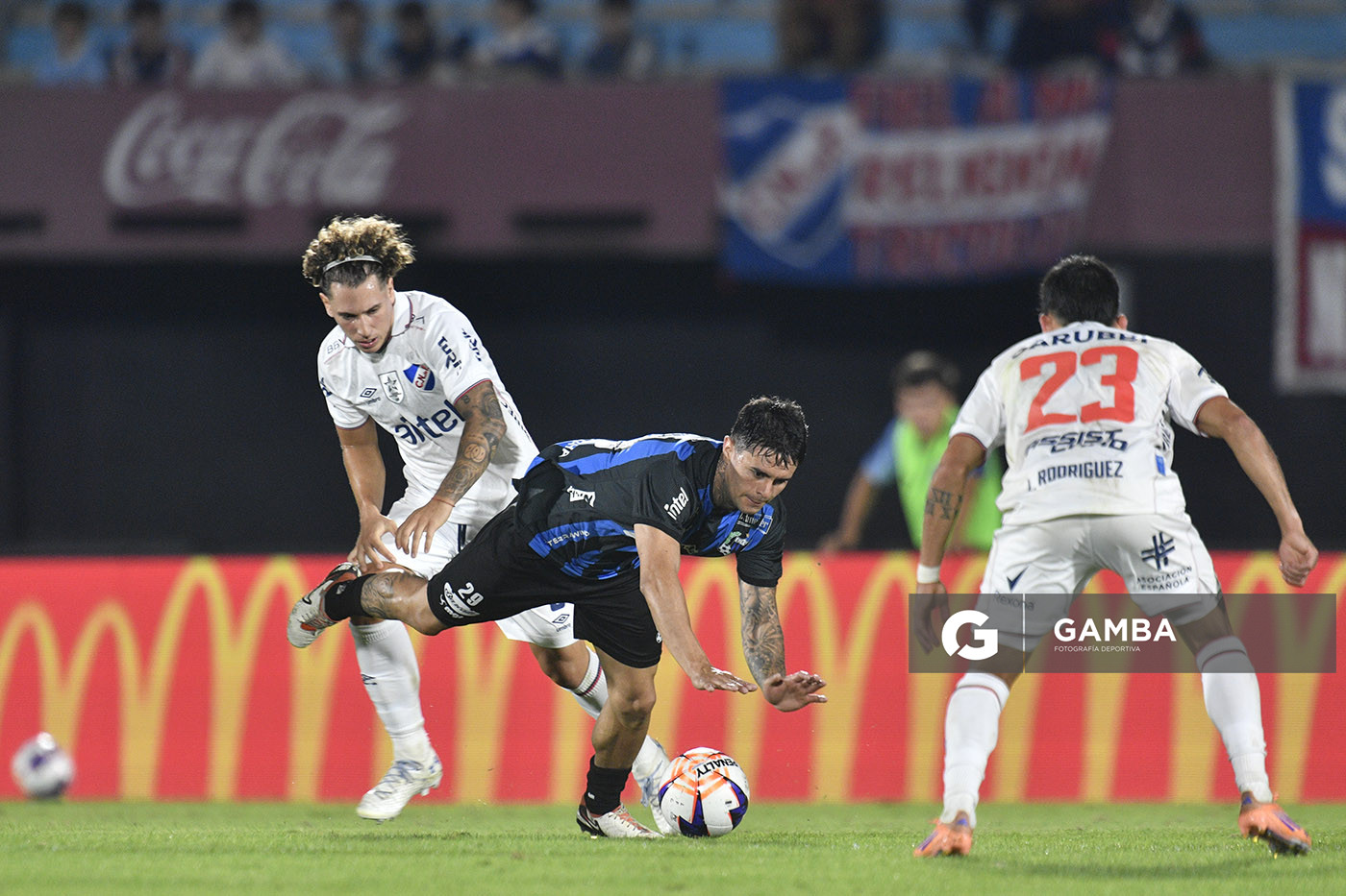 Ezequiel Olivera, de Liverpool, Liga AUF Uruguaya. Estadio Centenario.