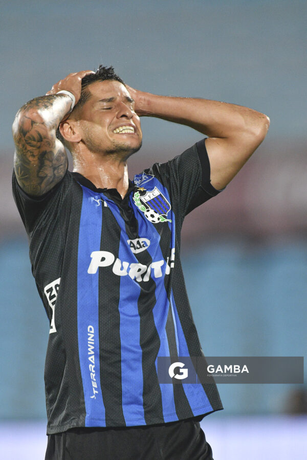 Facundo Barceló, de Liverpool, Liga AUF Uruguaya. Estadio Centenario.