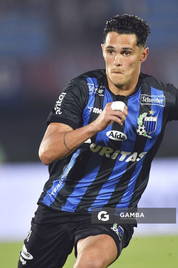 Rúben Bentancourt, de Liverpool, Liga AUF Uruguaya. Estadio Centenario.