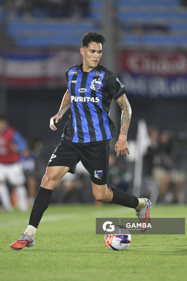 Rúben Bentancourt, de Liverpool, Liga AUF Uruguaya. Estadio Centenario.