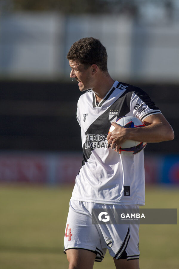 Mateo Rinaldi, de Danubio, Liga AUF Uruguaya. Estadio María Mincheff de Lazaroff.