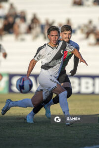 Nicolás Asambuja, de Danubio, Liga AUF Uruguaya. Estadio María Mincheff de Lazaroff.