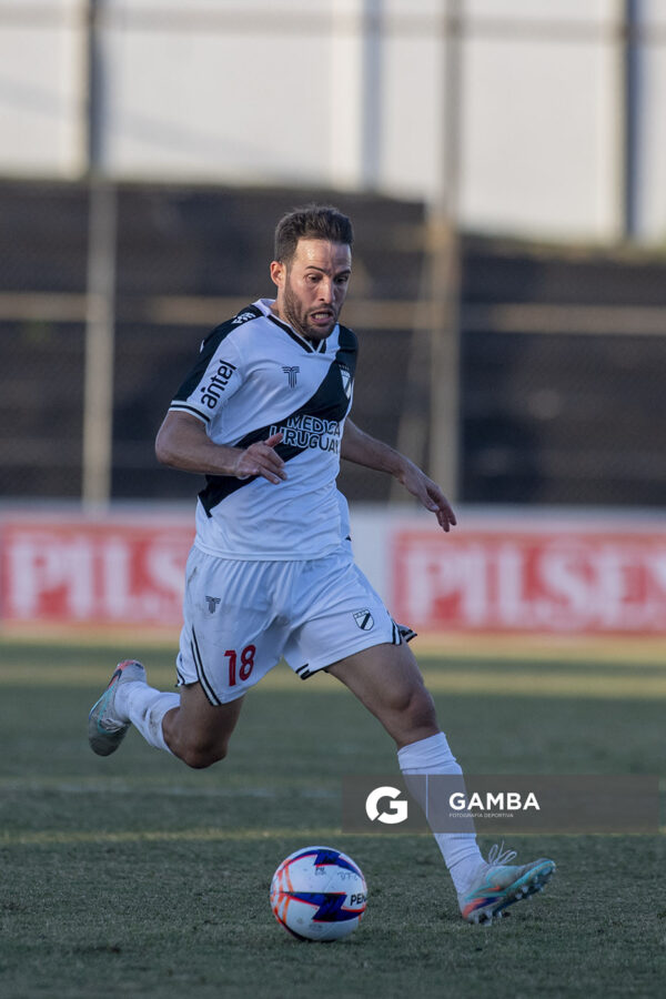 Camilo Mayada, de Danubio, Liga AUF Uruguaya. Estadio María Mincheff de Lazaroff.