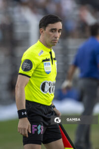 Horacio Ferreiro, primer árbitro asistente, Liga AUF Uruguaya. Estadio María Mincheff de Lazaroff.