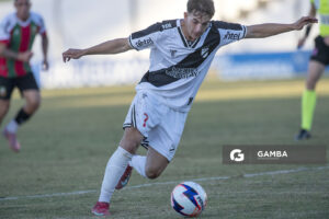 Enzo Cabrera, de Danubio, Liga AUF Uruguaya. Estadio María Mincheff de Lazaroff.