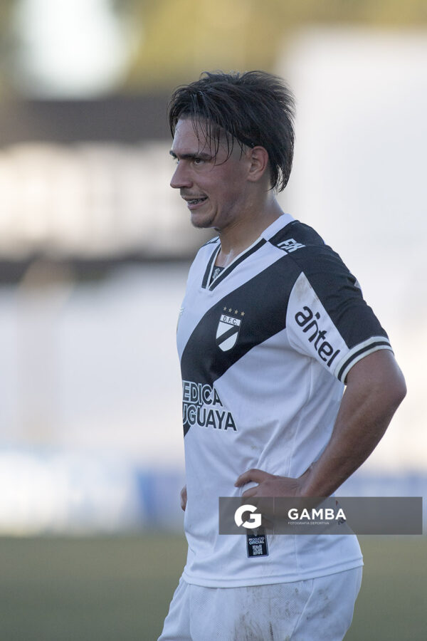 Nicolás Asambuja, de Danubio, Liga AUF Uruguaya. Estadio María Mincheff de Lazaroff.