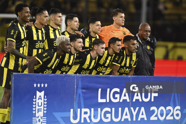 Titulares de Peñarol. Liga AUF Uruguaya. Estadio Campeón del Siglo.