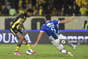 Abel Hernández, de Peñarol, Liga AUF Uruguaya. Estadio Campeón del Siglo.