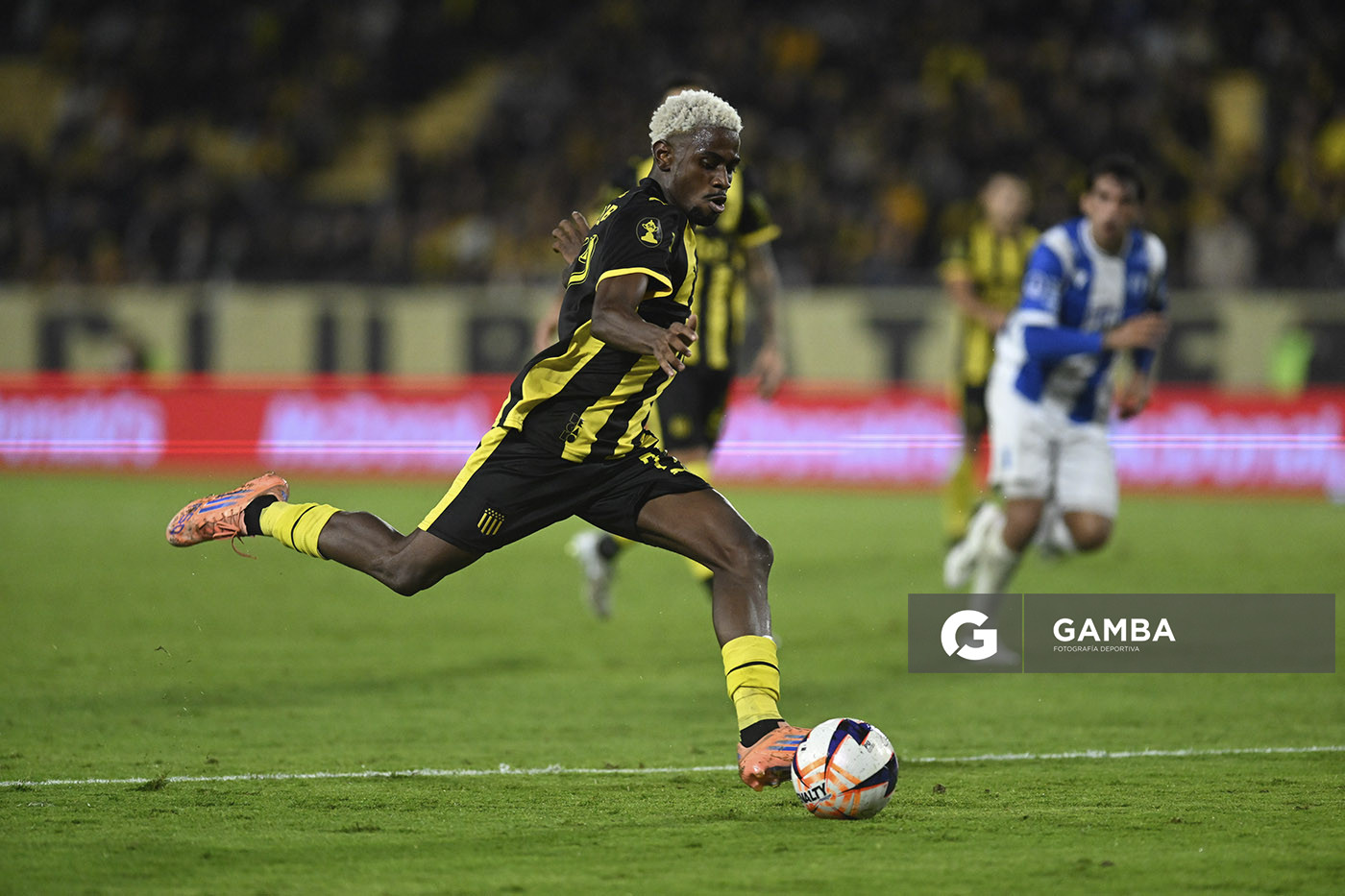 Luis Angulo, de Peñarol, Liga AUF Uruguaya. Estadio Campeón del Siglo.
