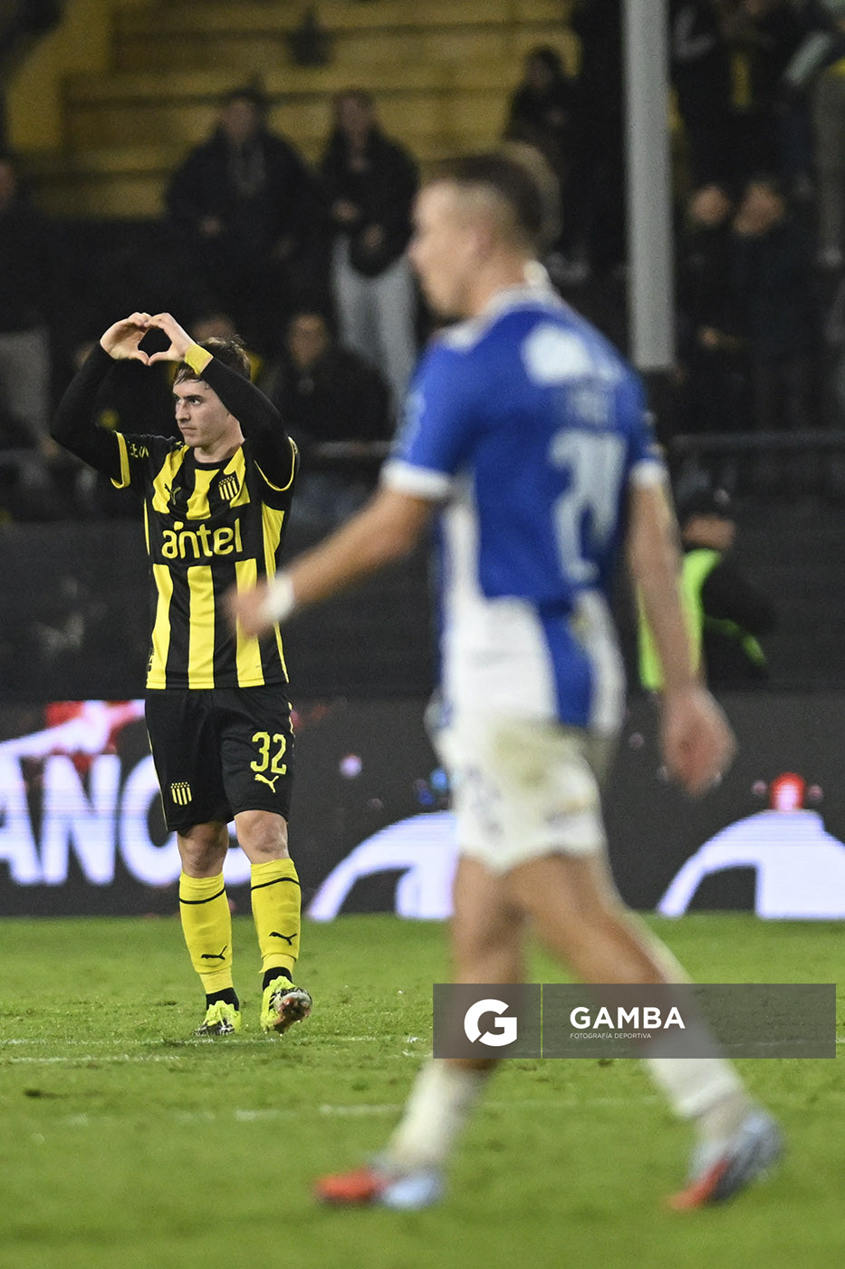 Leandro Umpiérrez, de Peñarol, Liga AUF Uruguaya. Estadio Campeón del Siglo.