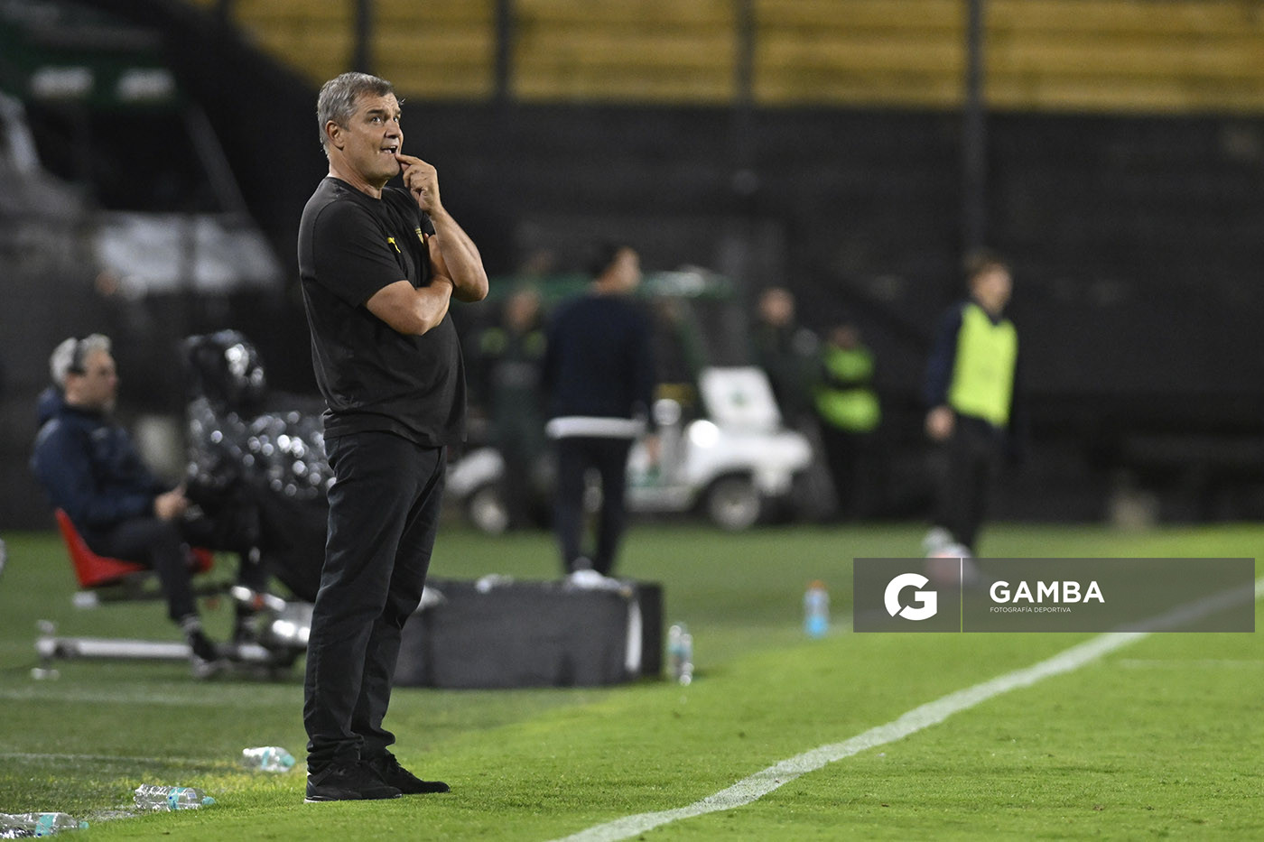 Diego Aguirre, director técnico de Peñarol, Liga AUF Uruguaya. Estadio Campeón del Siglo.