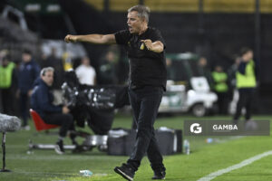 Diego Aguirre, director técnico de Peñarol, Liga AUF Uruguaya. Estadio Campeón del Siglo.