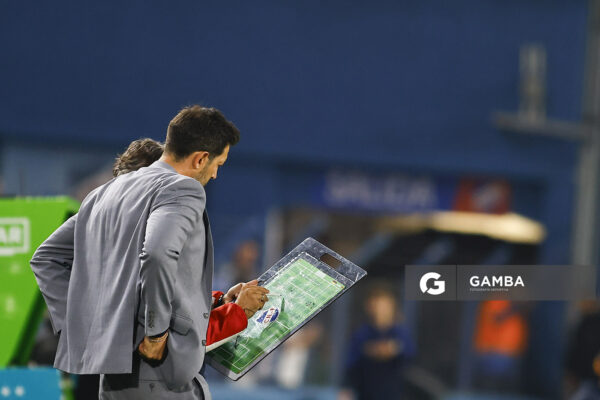 Jorge Bava, director técnico de Nacional, Liga AUF Uruguaya 2026. Estadio Gran Parque Central.
