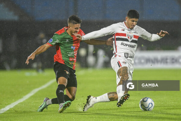 Alan Franco, de San Pablo, Copa Conmebol Sudamericana. Estadio Centenario.