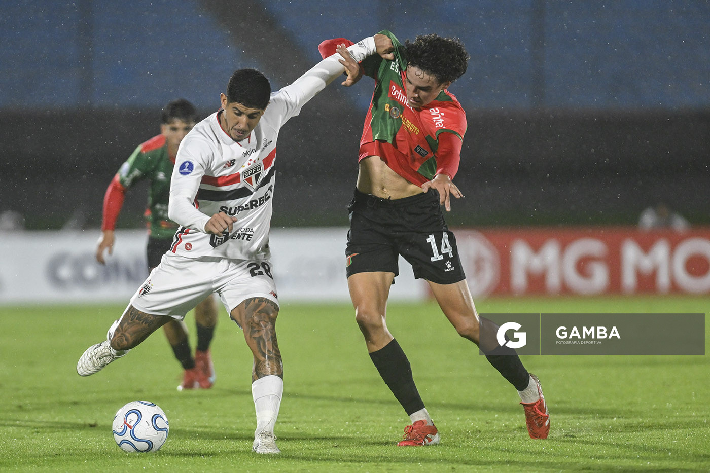 Alan Franco, de San Pablo, Copa Conmebol Sudamericana. Estadio Centenario.