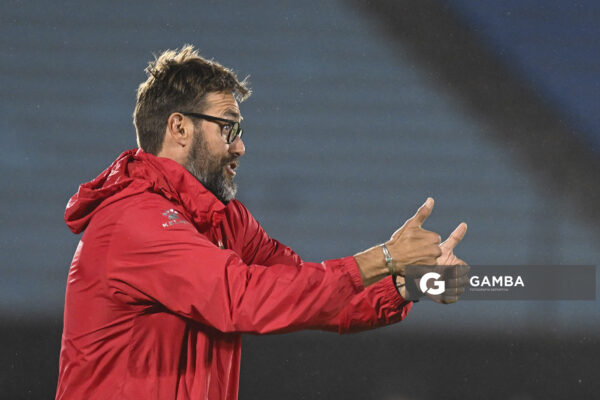 Ignacio Ithurralde, director técnico de Boston River, Copa Conmebol Sudamericana. Estadio Centenario.