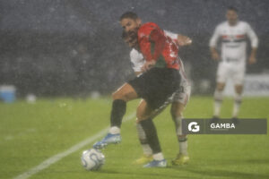 Gastón Ramírez, de Boston River, Copa Conmebol Sudamericana. Estadio Centenario.