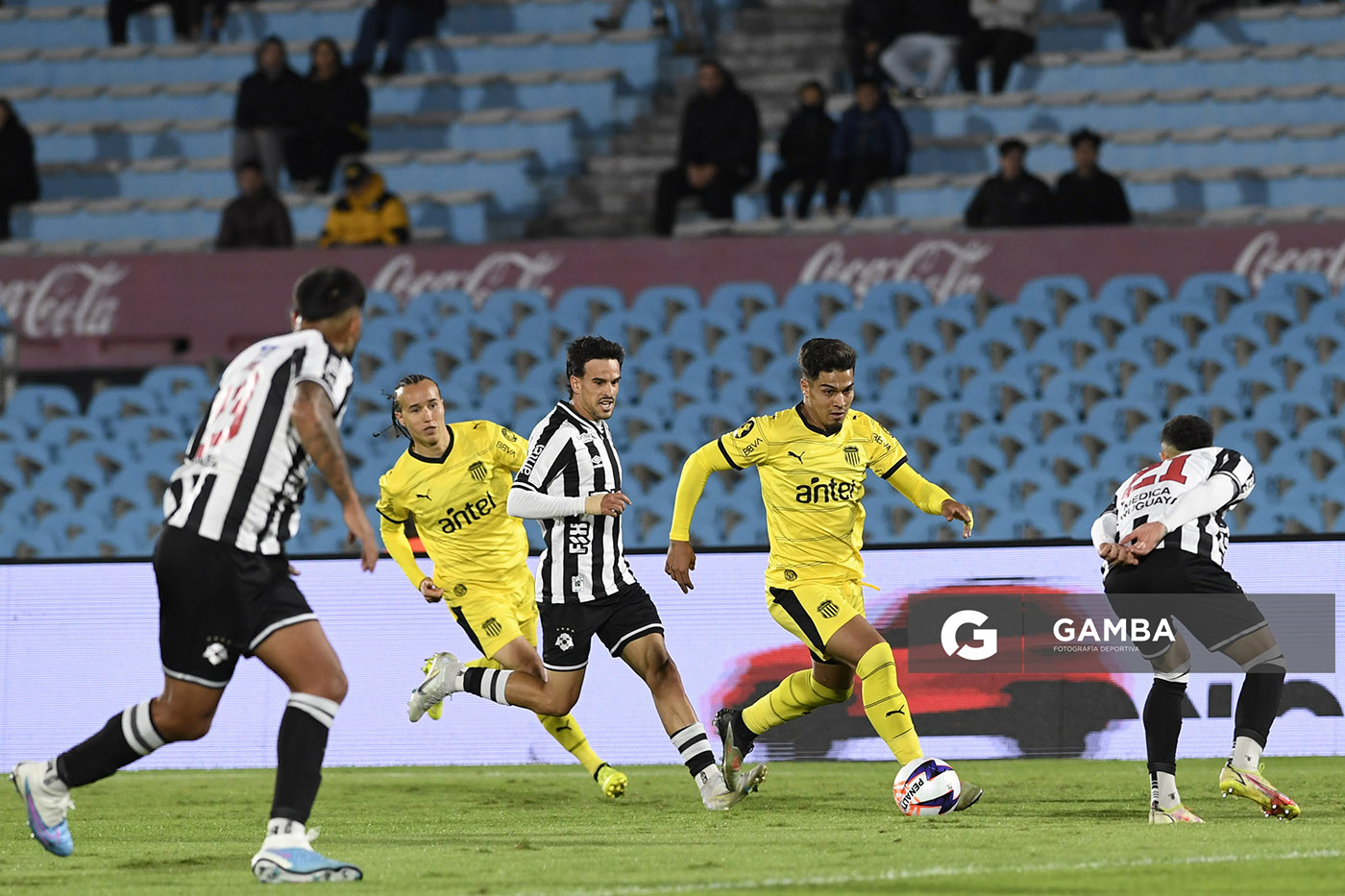 Matías Arezo, de Peñarol, Liga AUF Uruguaya 2026. Estadio Centenario.