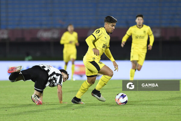Matías Arezo, de Peñarol, Liga AUF Uruguaya 2026. Estadio Centenario.