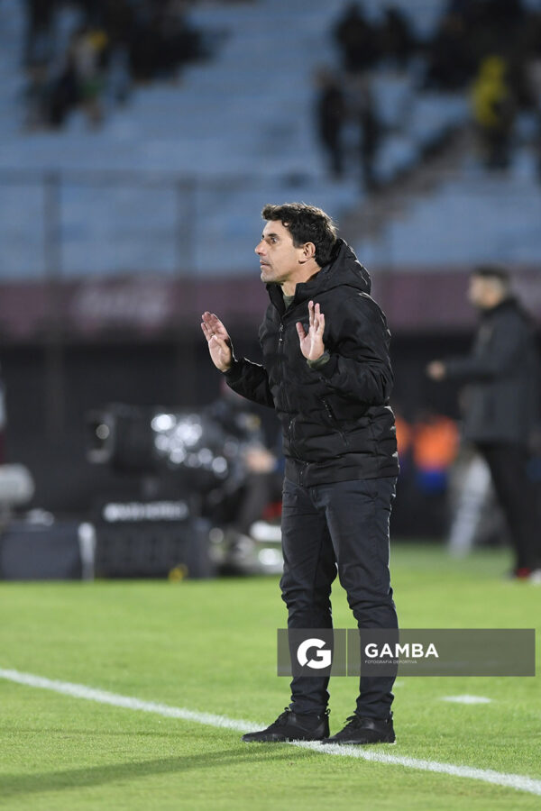 Mathías Corujo, director técnico de Wanderers, Liga AUF Uruguaya 2026. Estadio Centenario.