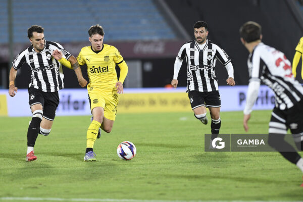 Leandro Umpiérrez, de Peñarol, Liga AUF Uruguaya 2026. Estadio Centenario.