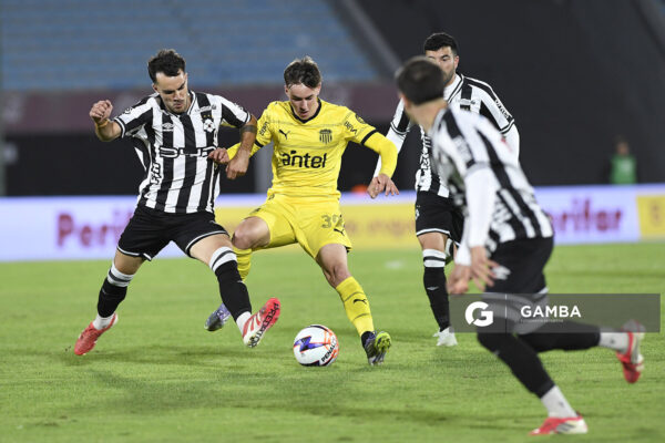 Leandro Umpiérrez, de Peñarol, Liga AUF Uruguaya 2026. Estadio Centenario.