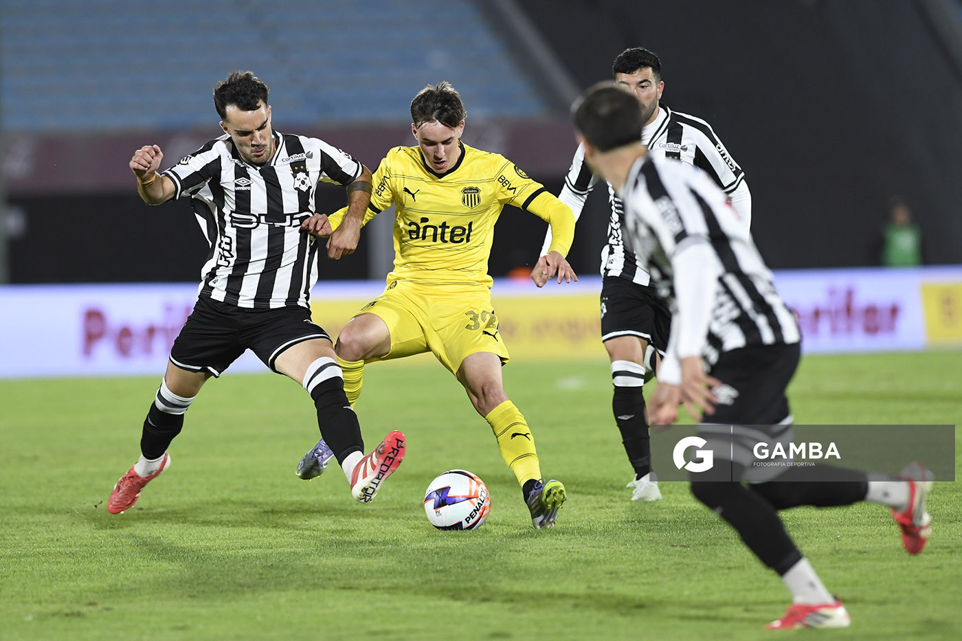 Leandro Umpiérrez, de Peñarol, Liga AUF Uruguaya 2026. Estadio Centenario.