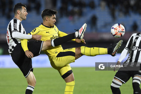 Matías Arezo, de Peñarol, Liga AUF Uruguaya 2026. Estadio Centenario.