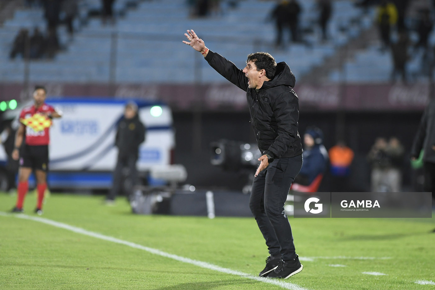 Mathías Corujo, director técnico de Wanderers, Liga AUF Uruguaya 2026. Estadio Centenario.