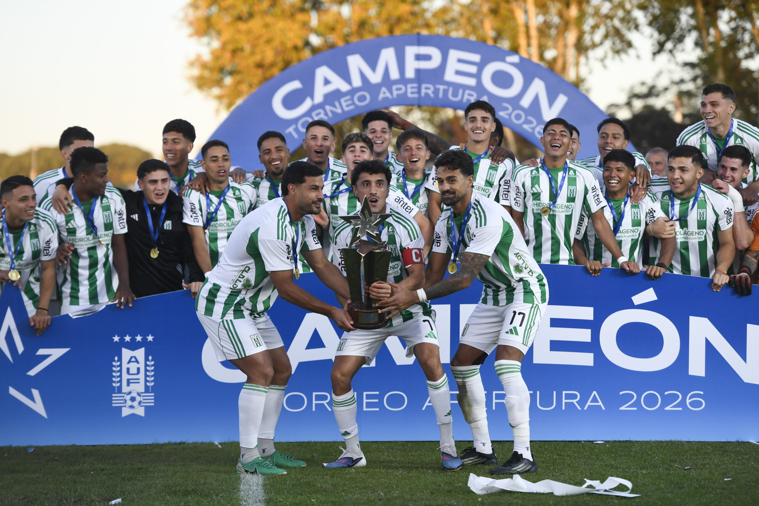 Sandro Pereyra-20260503SP-0931./ Racing Campeón del Torneo Apertura “Sr. Rafael Peña”. Partido Racing vs Montevideo City Torque por la décima cuarta fecha del Torneo Apertura de la Liga AUF Uruguaya, el 3 de mayo de 2026 en el Estadio Parque Osvaldo Roberto, en Montevideo. Racing a falta de dos fechas llega a este partido como el Campeón del Torneo Apertura. / Foto: Sandro Pereyra, Agencia Gamba.-