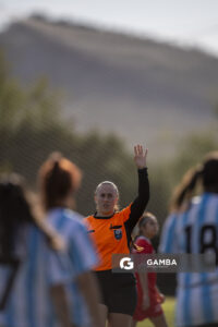 Tatiana Velázquez, árbitra central, Campeonato Minuano Femenino. Estadio Parque Walter Montero.