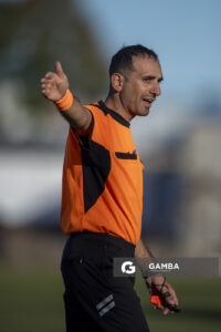 Sebastián Pereira, árbitro central, Campeonato Minuano Femenino. Estadio Parque Walter Montero.