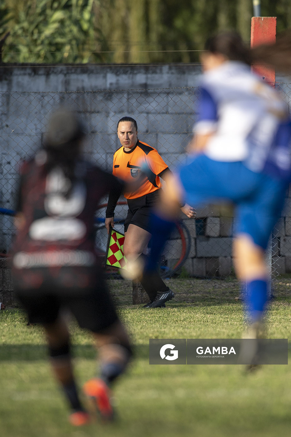 Tatiana Velázquez, segunda árbitra asistente, Campeonato Minuano Femenino. Estadio Parque Walter Montero.