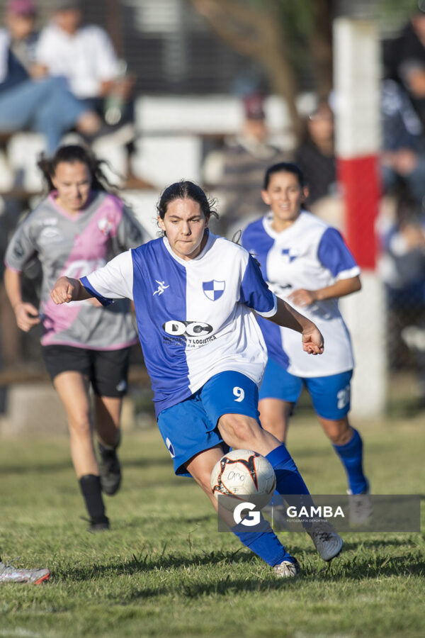 Verónica Calcerrada, de Granjeros, Campeonato Minuano Femenino. Estadio Parque Walter Montero.