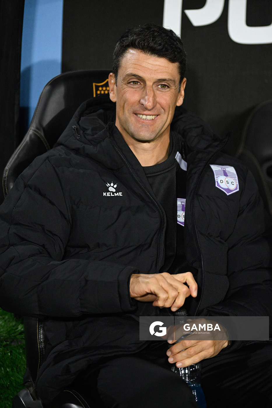 Román Cuello, director técnico de Defensor Sporting, Liga AUF Uruguaya. Estadio Campeón del Siglo.