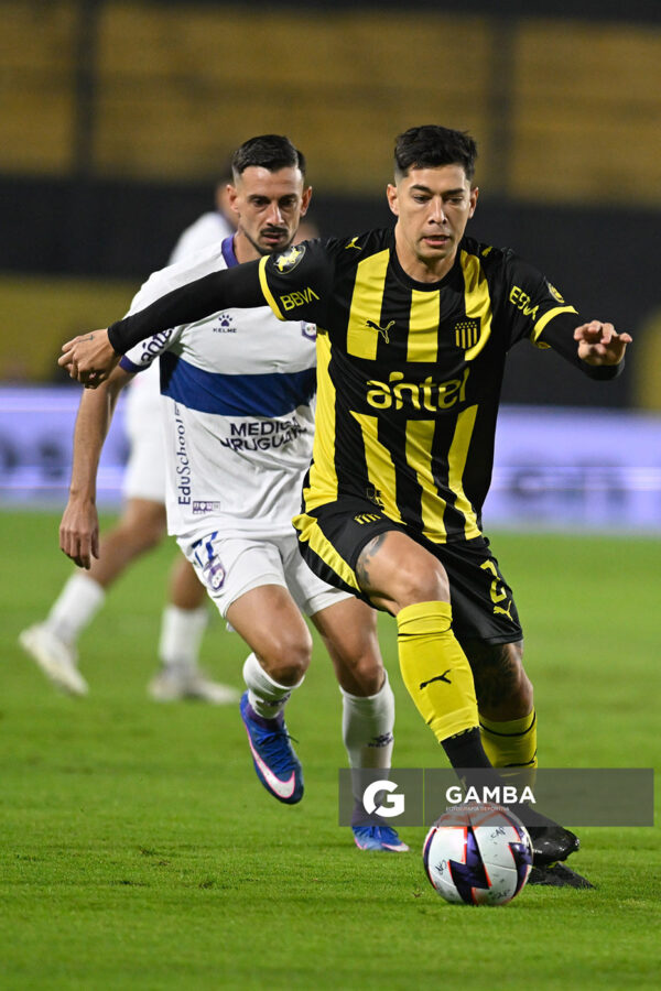 Franco Escobar, de Peñarol, Liga AUF Uruguaya. Estadio Campeón del Siglo.