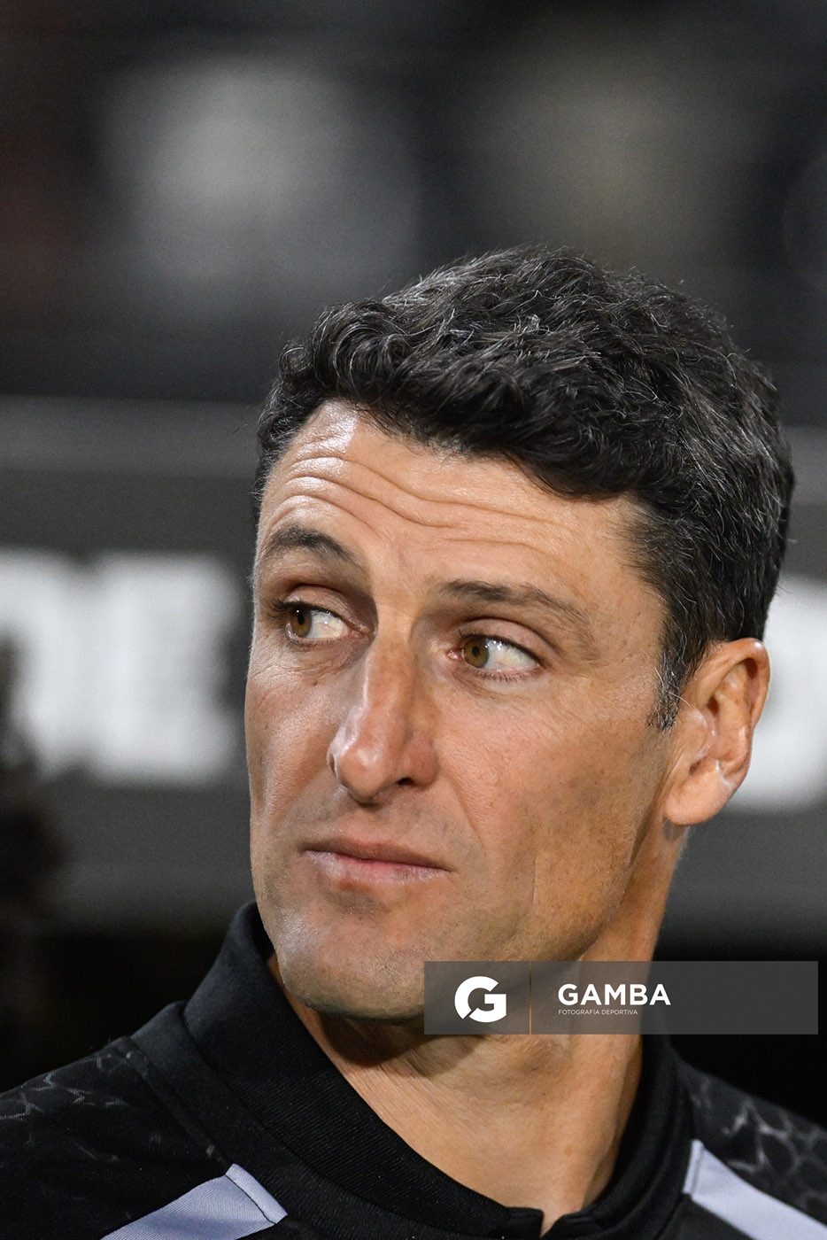 Román Cuello, director técnico de Defensor Sporting, Liga AUF Uruguaya. Estadio Campeón del Siglo.
