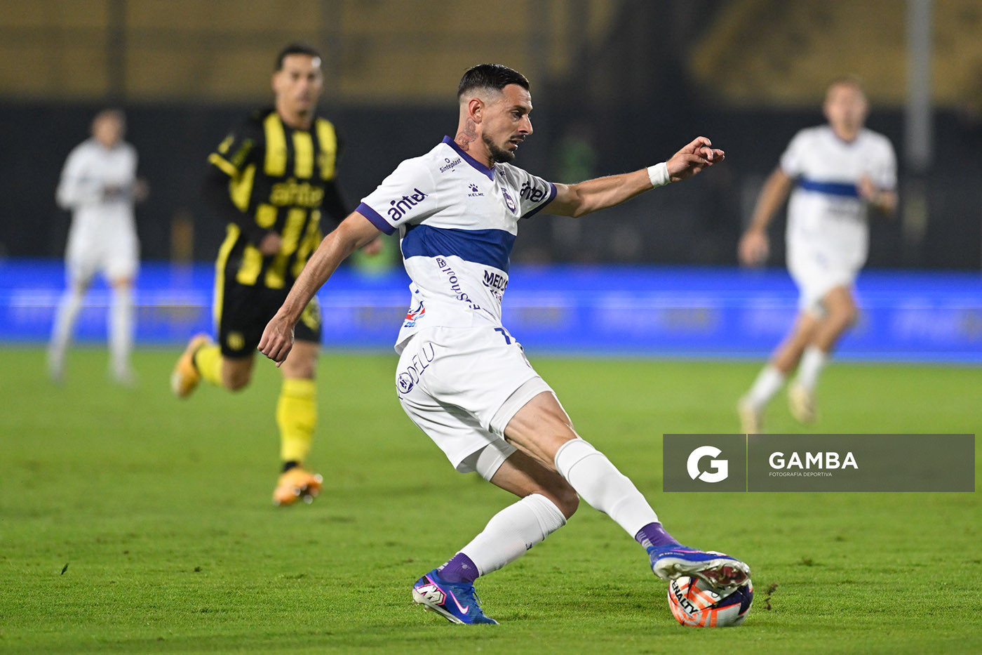 Facundo Castro, de Defensor Sporting, Liga AUF Uruguaya. Estadio Campeón del Siglo.