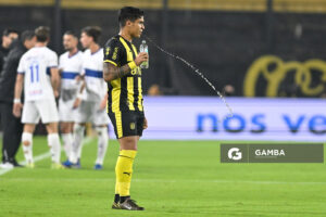 Matías Arezo, de Peñarol, Liga AUF Uruguaya. Estadio Campeón del Siglo.