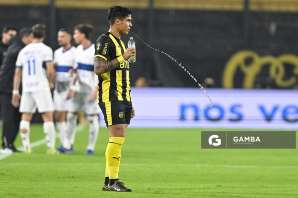 Matías Arezo, de Peñarol, Liga AUF Uruguaya. Estadio Campeón del Siglo.