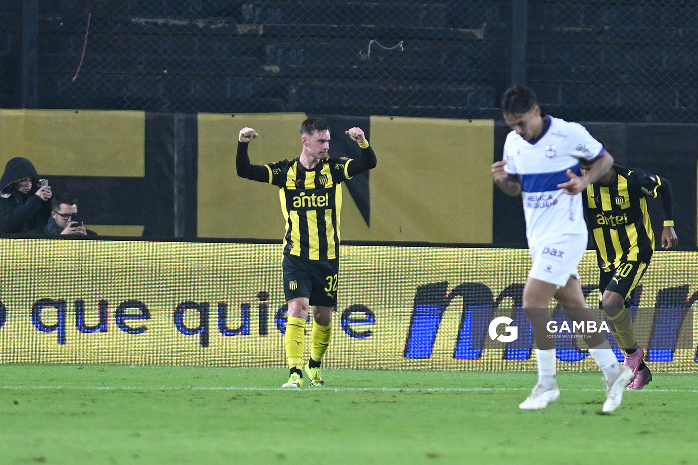 Leandro Umpiérrez, de Peñarol, Liga AUF Uruguaya. Estadio Campeón del Siglo.