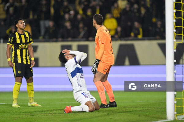 Axel Frugone, de Defensor Sporting, Liga AUF Uruguaya. Estadio Campeón del Siglo.