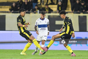 Brian Lozano, de Defensor Sporting, Liga AUF Uruguaya. Estadio Campeón del Siglo.