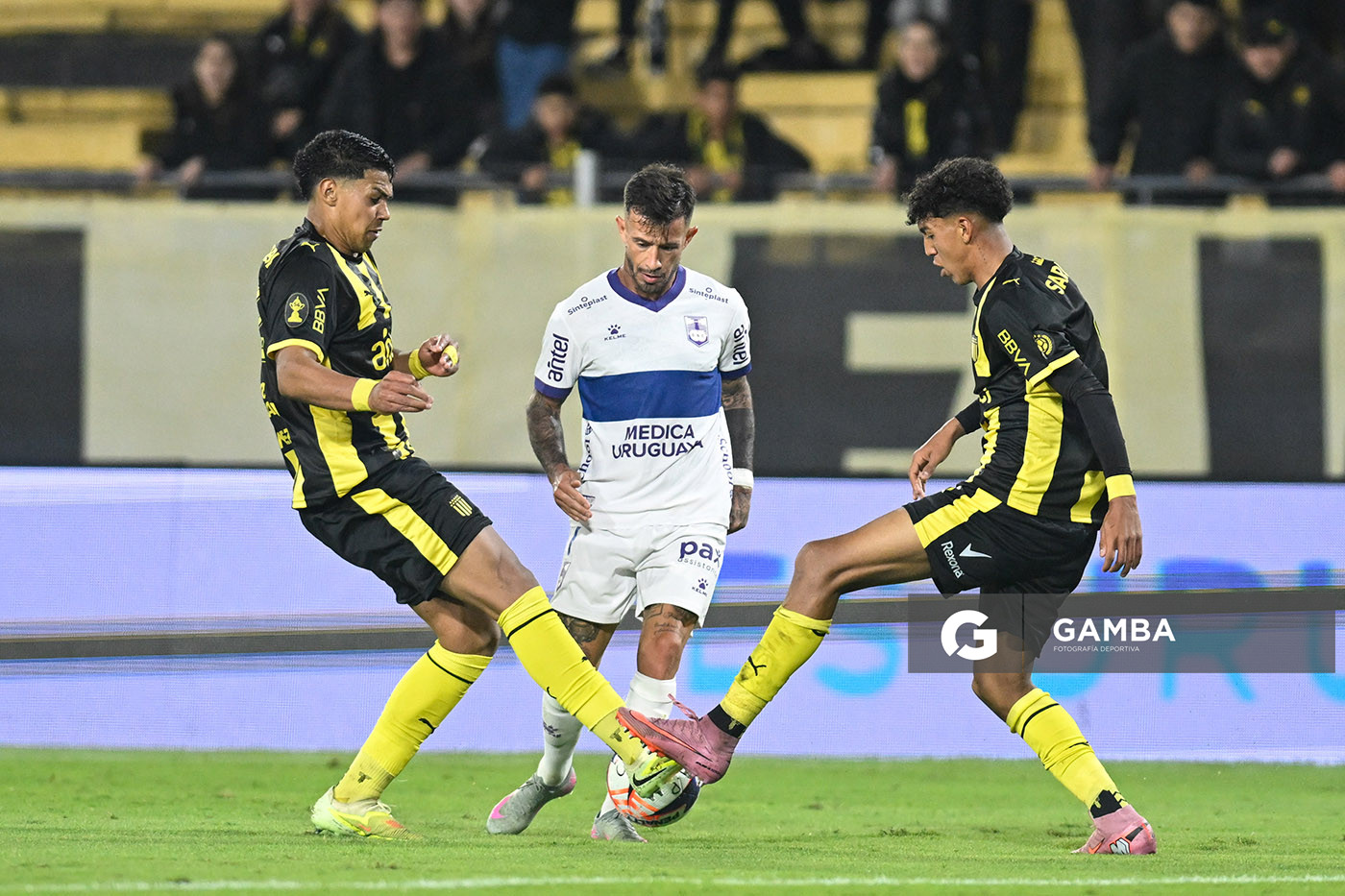 Brian Lozano, de Defensor Sporting, Liga AUF Uruguaya. Estadio Campeón del Siglo.