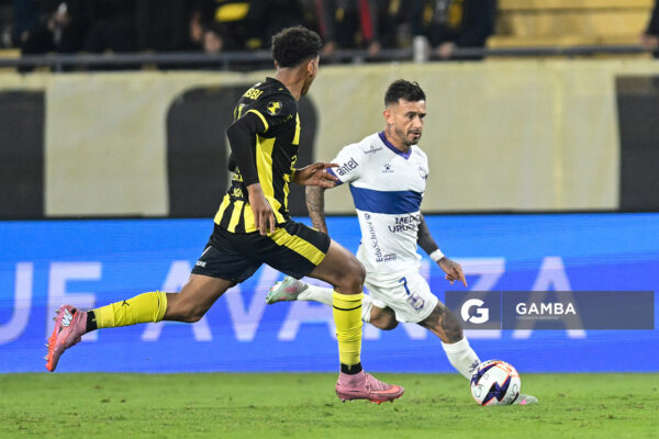 Brian Lozano, de Defensor Sporting, Liga AUF Uruguaya. Estadio Campeón del Siglo.
