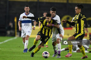 Franco Escobar, de Peñarol, Liga AUF Uruguaya. Estadio Campeón del Siglo.